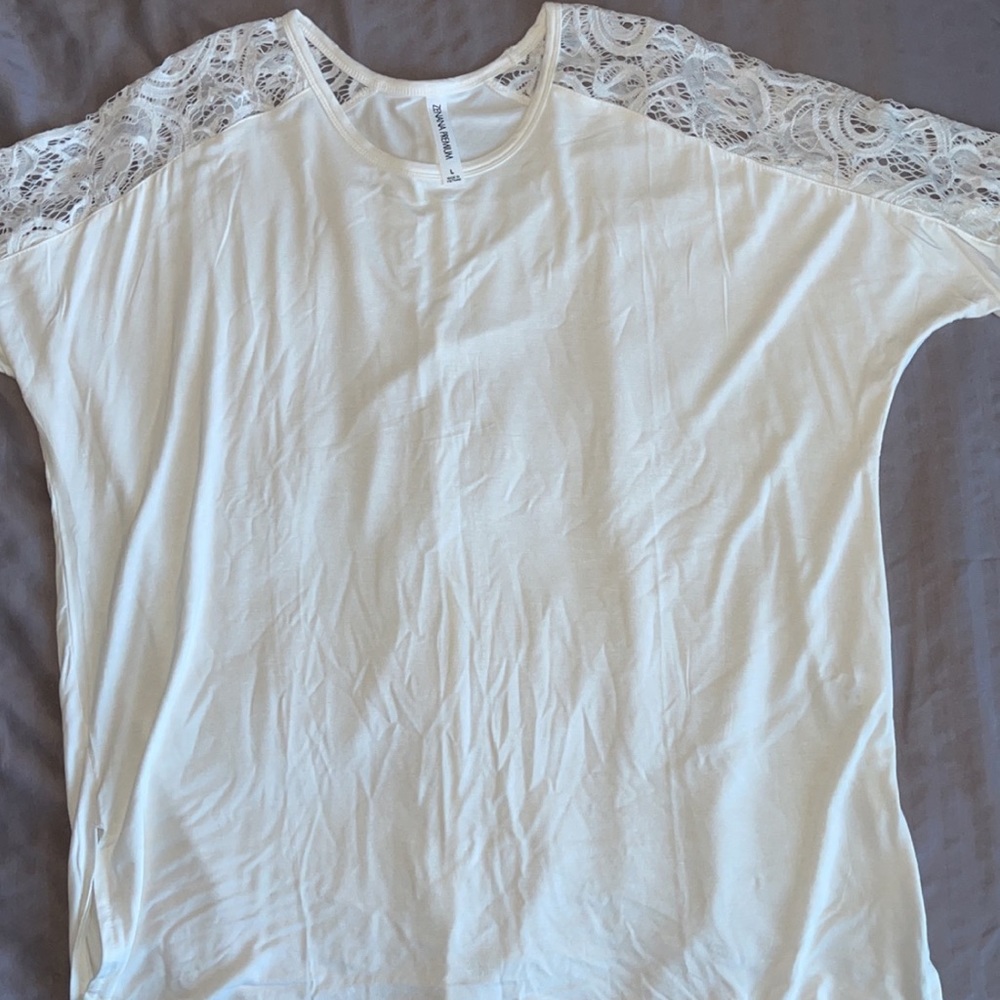 *BNWOT* Zenana Sz Large Ivory Lace Top